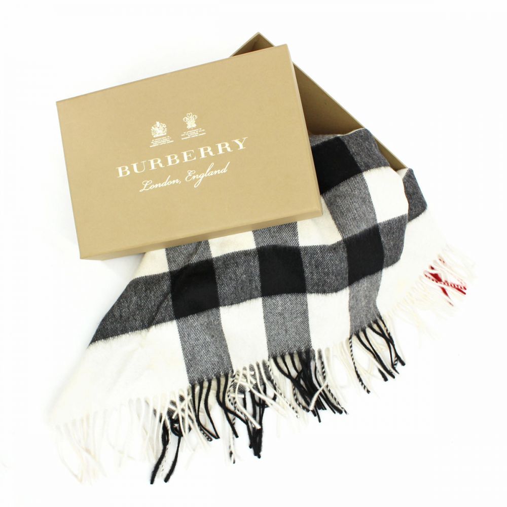 オンラインストア卸値 BURBERRY ダブルフェイス三角ストール - 小物