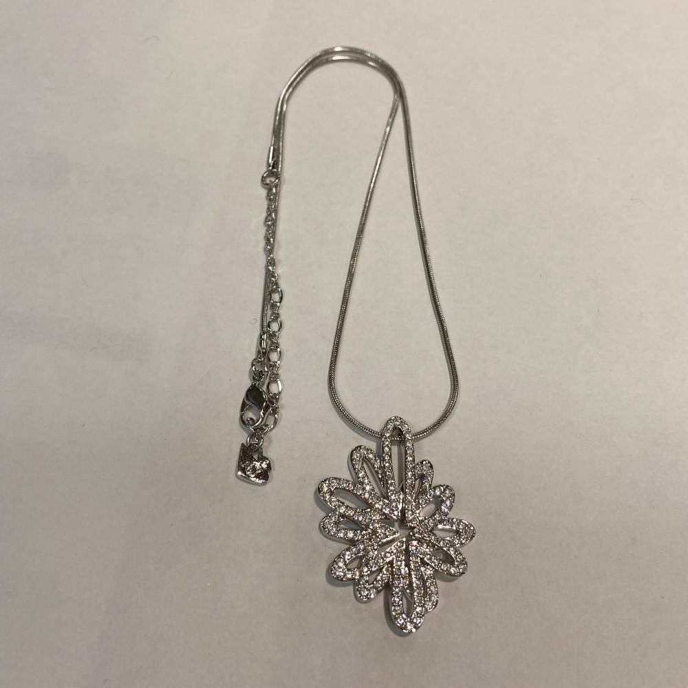 SWAROVSKI スワロフスキー ネックレス 花 フラワー ライン